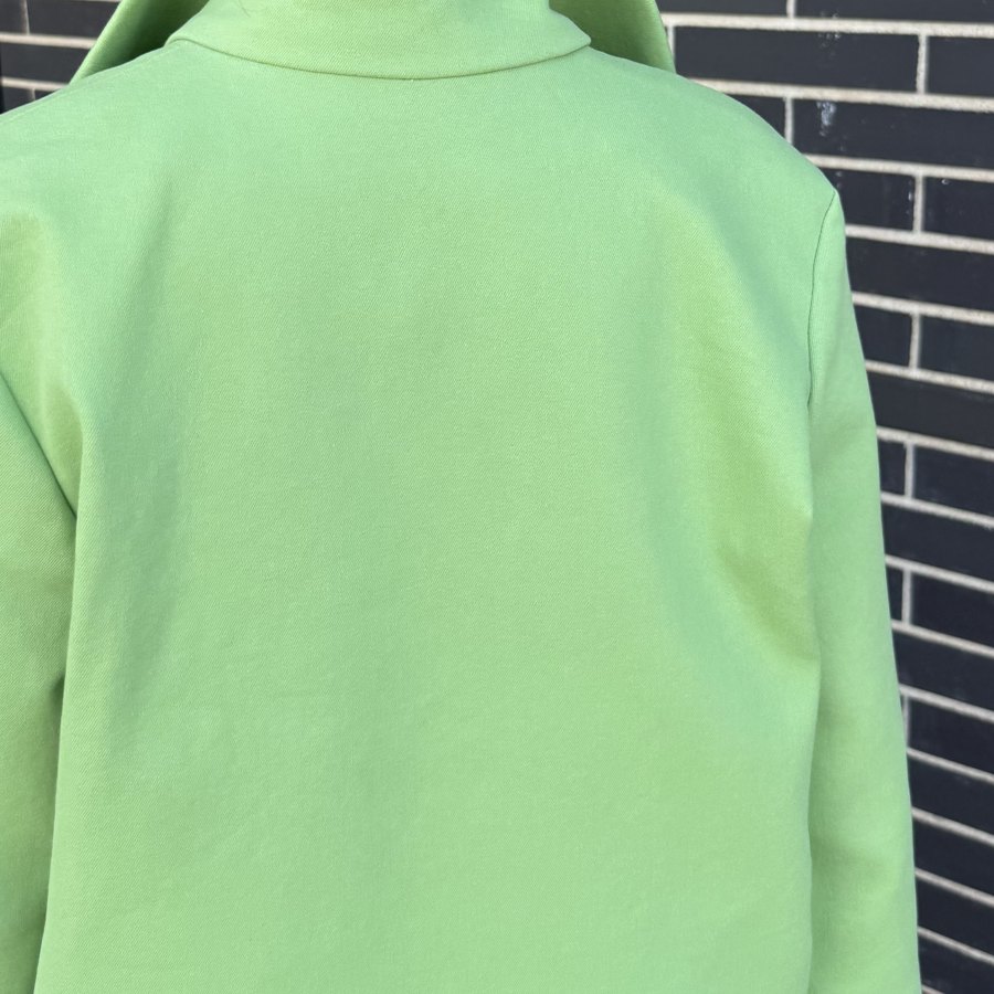 Espalda de la Chaqueta Pistacho, foto real